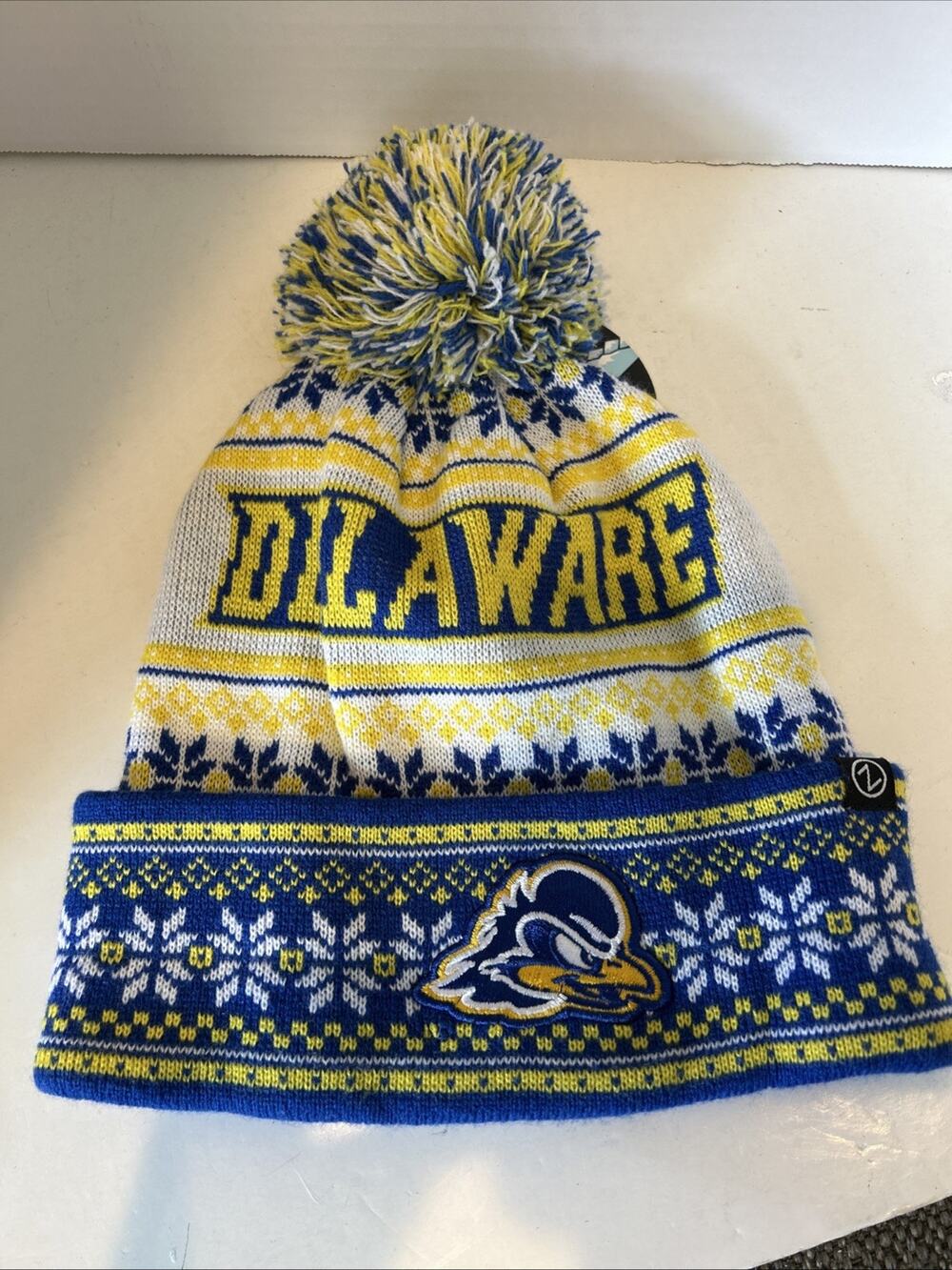 NWT University of Deleware zephyr blitzen 2 cuff pom knit hat